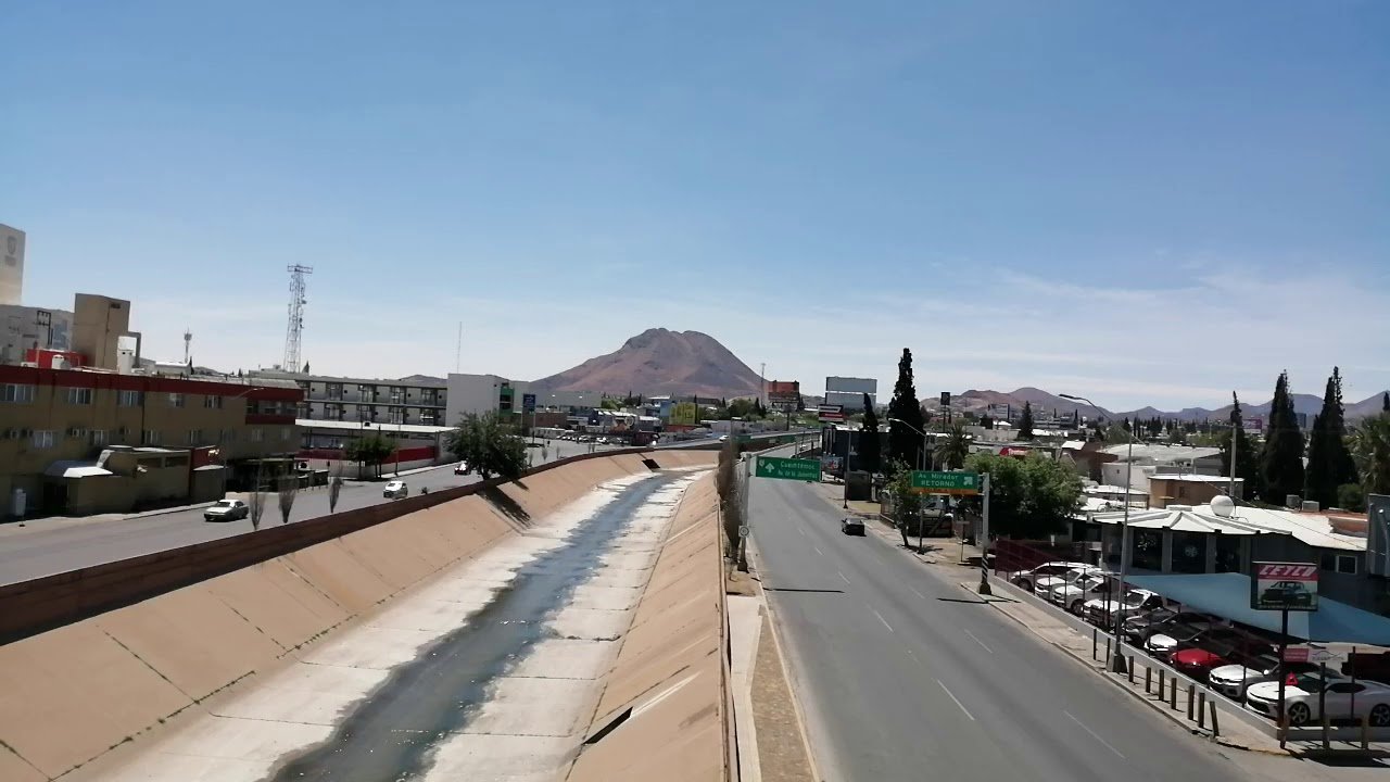 Movilidad Vehícular en Ave. Teofilo Borunda, ChihuahuaCapital